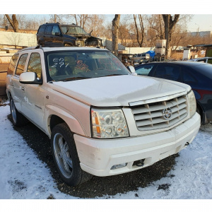 Запчасти Cadillac Escalade 2005 года на разборке в Красноярске. Фото 1
