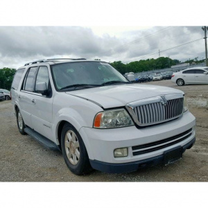 Lincoln Navigator 2003 года на разборке в Красноярске
